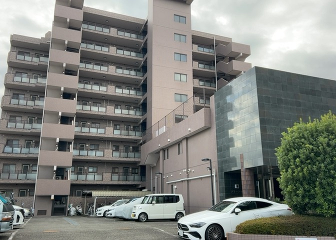 隣家の土地はどうなっているのか、生活利便施設が近くにあるのか、学校まで近いかなど、お客様のライフスタイルにあわせたイメージが重要です。また、近くにあると困る施設が近くにないかも確認するといいでしょう。