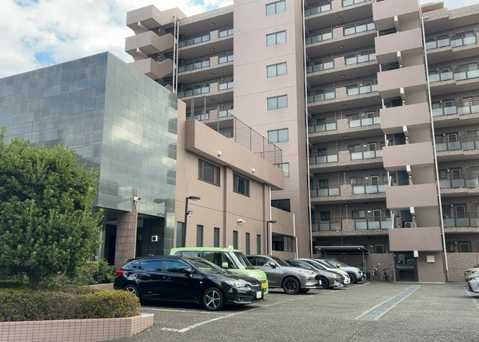 ＳＲＣ造は強度や耐震性の面でもRC造と比べて優れています。そのため、10階建以上の高層または超高層マンションなどの建築にも多く採用されています。柱や梁などのサイズが小さくても高い耐震性を確保できます。