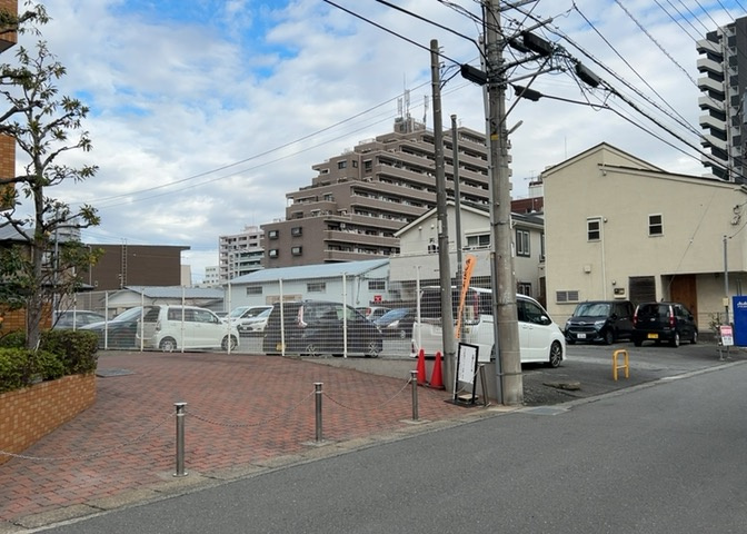 眺望を気にして物件を探す場合、前面に建物が建っていないか現地で確認しましょう！前面に建物があると景色はもちろん、日当たりや風通しにも影響が出てきます。住んだ時のことを想像しながら現地見学をしましょう。