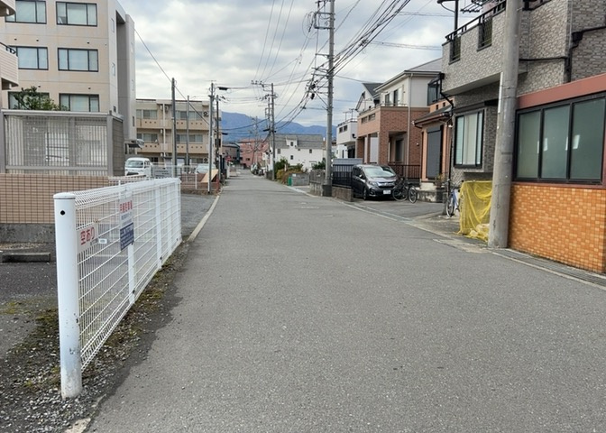 眺望の良さを楽しめるダイニングキッチンで家族団らんの時間を過ごしてはいかがでしょうか。バルコニーから見える景色を家族で眺める時間は、時間が経つのを忘れてしまいそうですね。是非、現地を見に行きましょう！