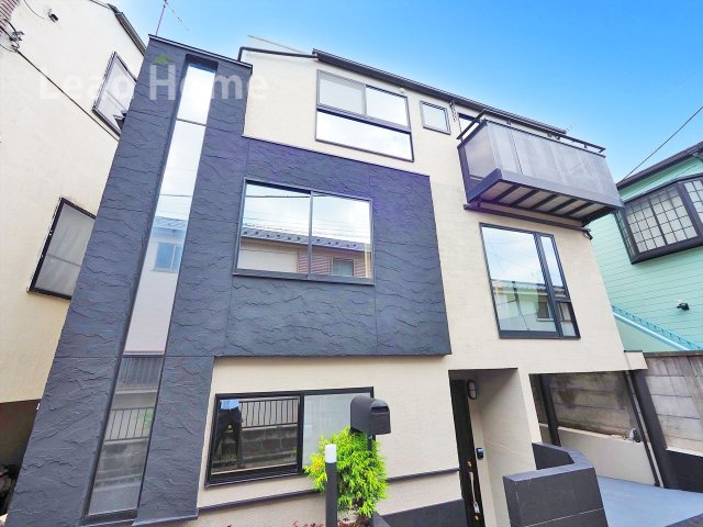 愛車を雨風から守るガレージ付き！約16.5帖の広々LDKで団らんのひと時を過ごせます♪