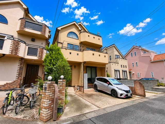 お洒落でハイセンスな注文住宅！！　デジタル加工された写真です。