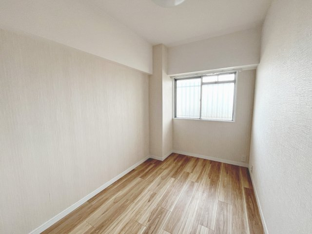 使い勝手のいい洋室です