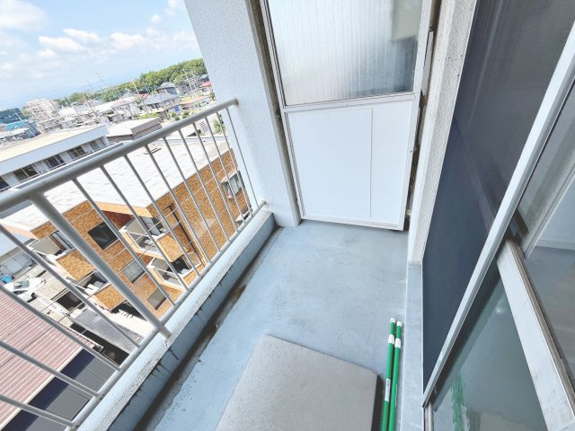 落ち着いた時間を過ごせるバルコニーです