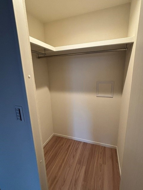 洋室内のウォークインクローゼットです。