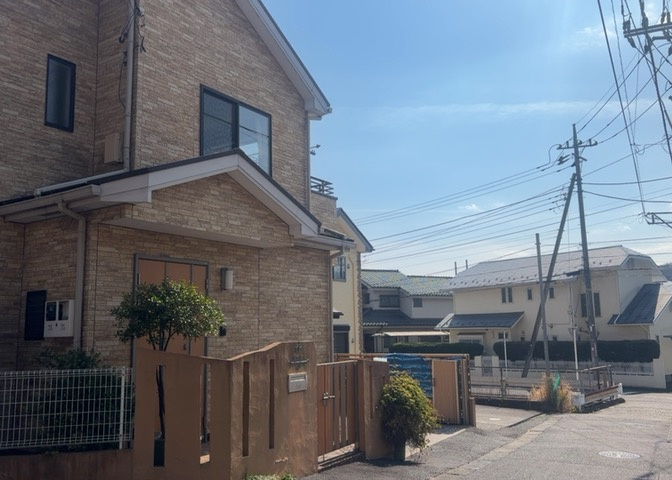 土地の地勢が高台の場合、景色を綺麗にみることができ、景色にこだわってお家探ししている方におすすめです！また平坦地よりも風通しがいいというメリットがあります。デメリットもあるので是非現地でご確認下さい。