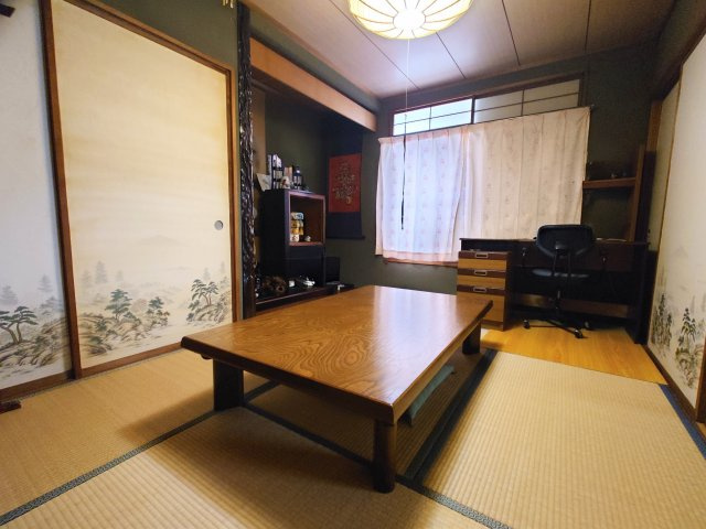 床の間を備えた風情ある和室