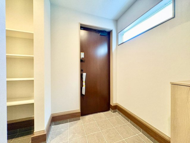 玄関が整い、来客時にも気持ちよく迎えられます