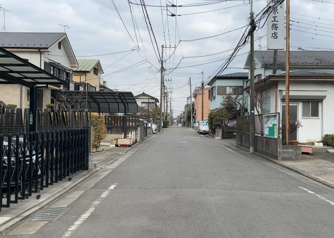 桜や紅葉の名所に出かける人は多いと思いますが、家にいながら季節の移ろいを感じる生活を送りませんか？リビングや窓から見える景色が生活を彩るワンポイントに！現地から見える景色を堪能してみては如何でしょう。