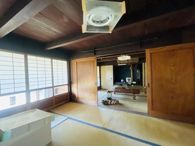 日本らしい落ち着いた雰囲気の和室です