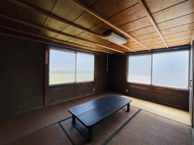 和室ならではの温かな和の空間で寛ぎの時間を過ごせます
