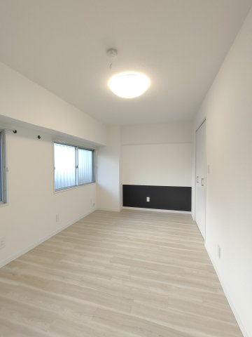 ・子供部屋　8.0帖　お子様の勉強部屋に、書斎に、など使い方を想像しながらぜひご覧ください。