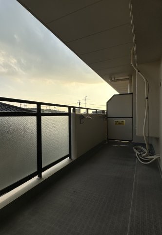 広々としたワイドバルコニー♪南向きにつき、陽当たり、津風良好♪