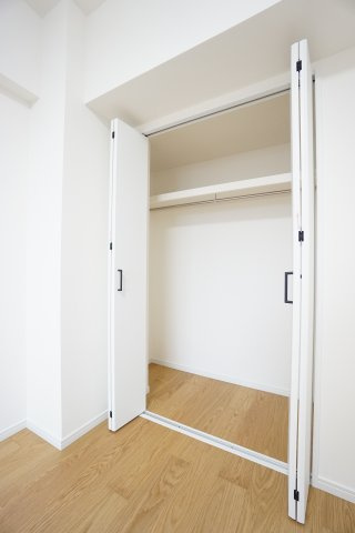 全居室クローゼット付き！ハンガーパイプ、枕棚、建具も新品交換済み♪