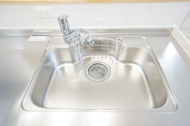 水栓一体型浄水器が付いているので、中にカートリッジを入れることで、ろ過されたお水が使用可能です！カートリッジについては最初1個を無料プレゼント♪
