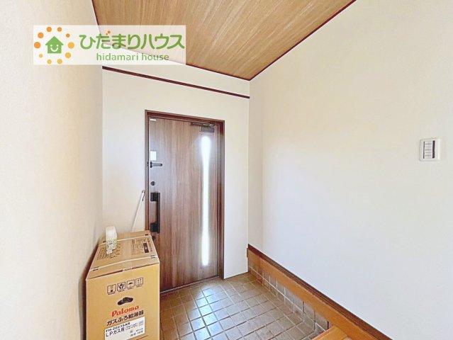 小窓が付いているドアなので明るいスペースになっています♪