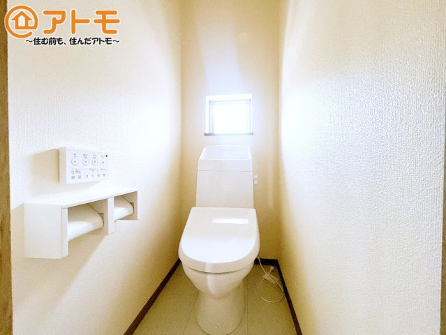 年代を問わず使いやすい洗浄機能付きトイレ！