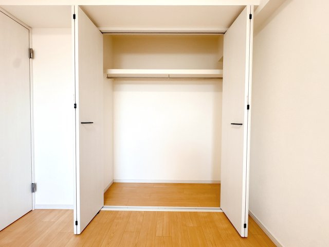 北西洋室の収納になります♪
