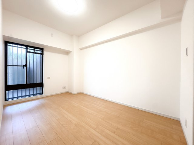 6帖の北東洋室になります♪