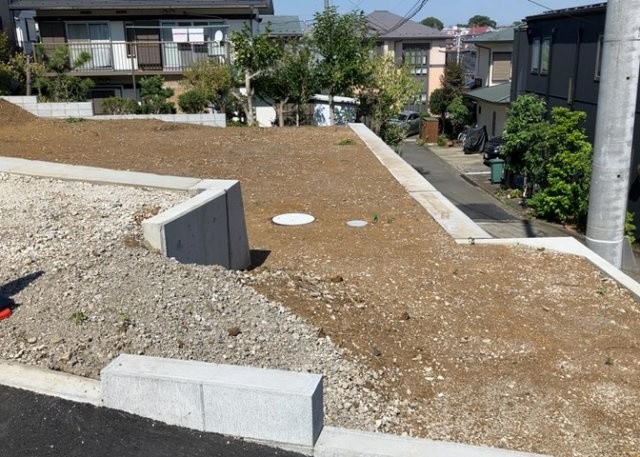 隣家の土地はどうなっているのか、生活利便施設が近くにあるのか、学校まで近いかなど、お客様のライフスタイルにあわせたイメージが重要です。また、近くにあると困る施設が近くにないかも確認するといいでしょう。