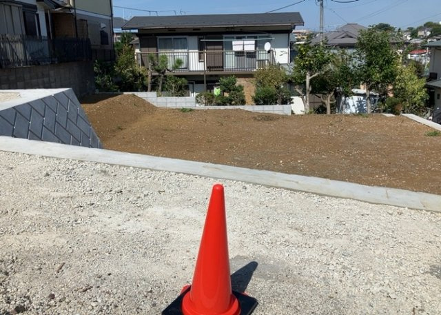 家を建てる前提で土地を探している場合、地盤の丈夫さは譲れない条件の一つです。地盤が脆弱だと追加工事が必要となります。また、過去に地盤沈下や液状化現象を起こした土地は、できるだけ避けた方がいいでしょう。