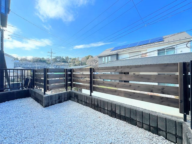 ◆お手入れのしやすいちょうどよいサイズ感のお庭付き。植栽や家庭菜園等多目的にご利用いただけるプライベート空間。
