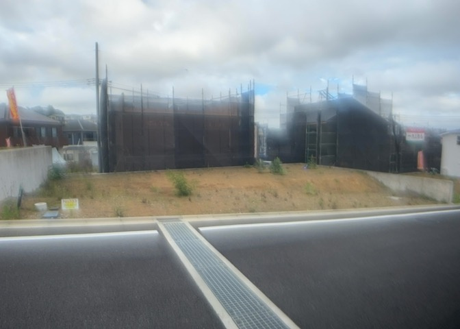 物件の詳細については、現地を見てわかること以外に、役所や法務局などで調べないとわからないことがあります。そのため、現地に行く場合は、もしこの物件を買ったらどのような生活ができるかをイメージしましょう。