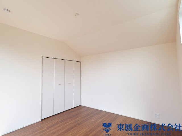 収納付きでゆとりのあるお部屋は寝室にぴったり