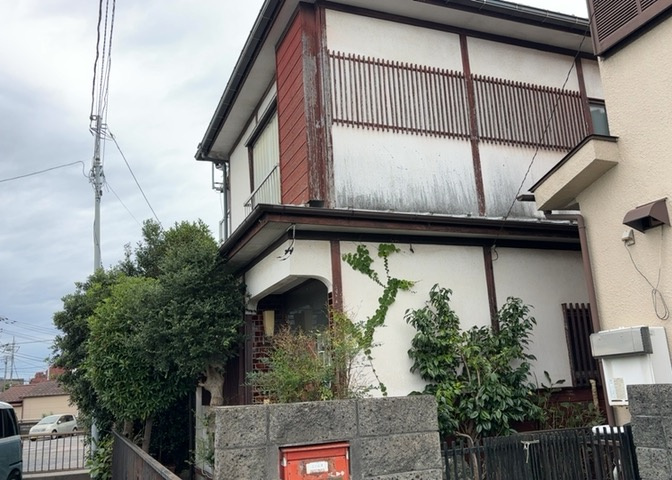 土地を買う際、住む地域の自治体や福祉の補助制度にも注目してみましょう。子供や老人の医療補助やゴミ出しのルールなど、自治体によってルールに大きな違いがあるため、暮らしやすい土地で判断するとよいでしょう。