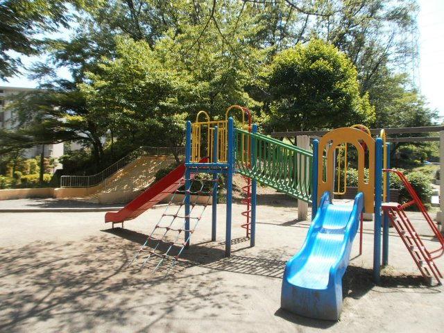 敷地内に公園が点在する