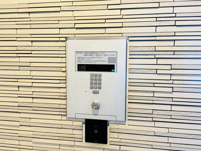 ～オートロック付き、防犯性も安心です～