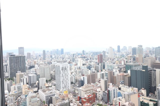 【物件からの眺望】37階からの眺望！周辺に高層建築物がないため、抜けた眺望が満喫可能☆