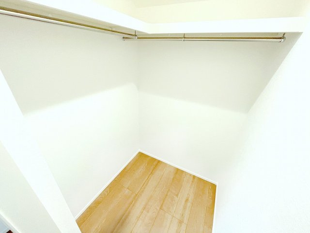 洋室6.3帖：たっぷり収納できるウォークインクローゼット。お部屋がすっきり片付きます。
