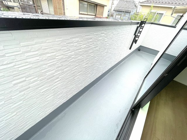 南に面したバルコニー。日当たりがよくお洗濯にも大活躍です。