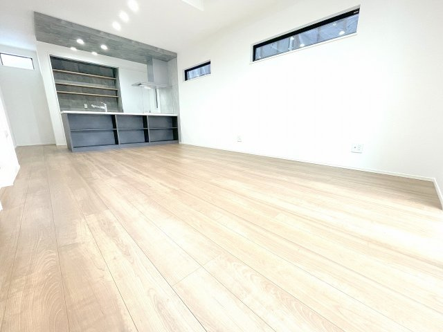 住宅地の落ち着いた雰囲気に佇む3LDK。モダンな印象のおしゃれなお住まいです。