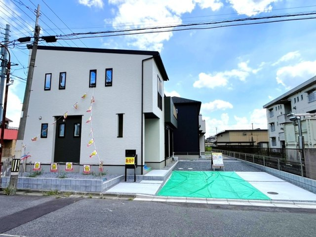 行田市向町3区画　1号棟　駐車スペース　奥行きのある駐車スペースとなっております。