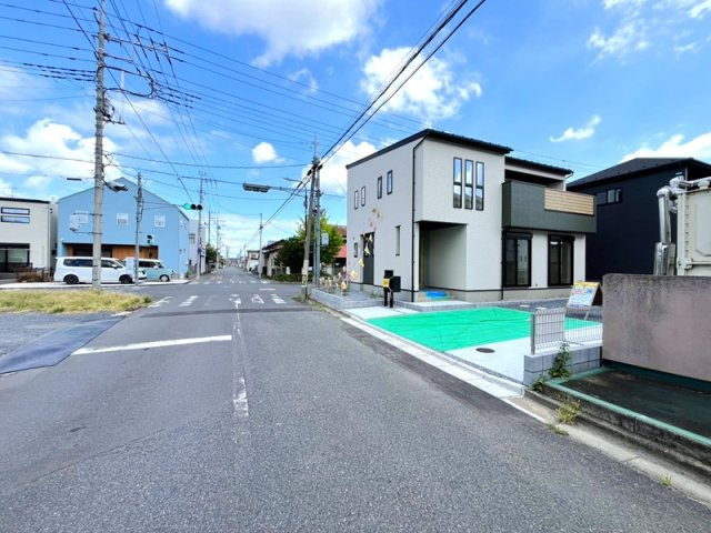 行田市向町3区画　1号棟　現地　前面道路を含む写真