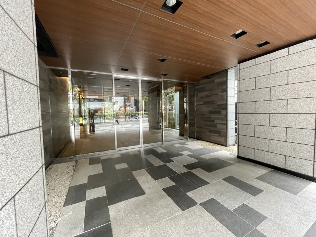 マンションの顔でもある、高級感漂うエントランス。　