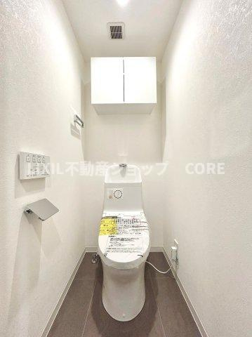 トイレはウォシュレット標準の節水トイレで、デザイン性・清掃性に優れたトイレを採用