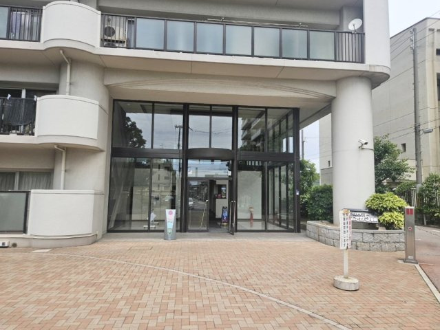 エントランスのデザインや清潔さが「ただいま」「いってきます」を繰り返す日常の始まりと終わりを彩ります。