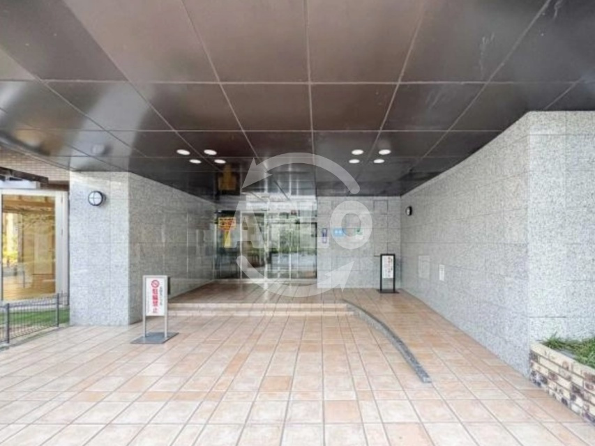 ルイシャトレ本町西　エントランス