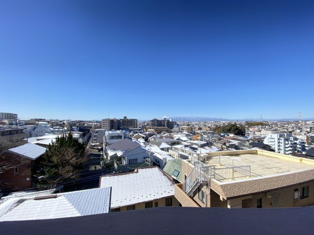 前面に高い建物が無く、開放感のある眺望です。