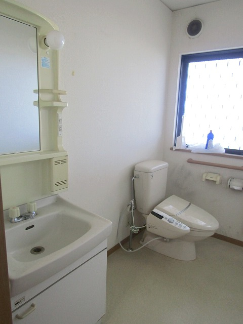 トイレに洗面台あり！使いやすさに配慮されてます！
