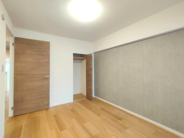 【洋室】　プレーンな空間を自分のスタイルに染める。いつまでも快適に暮せる住まいへ。