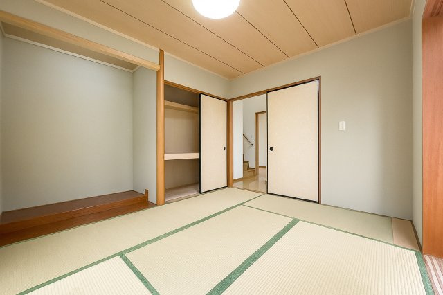 和室、ちょっとしたくつろぎスペースにいかがでしょうか