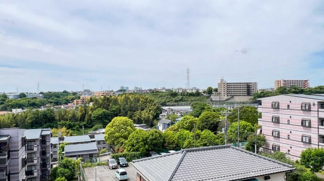 陽光に恵まれた高台に立地／眺望良好洋室1約7帖