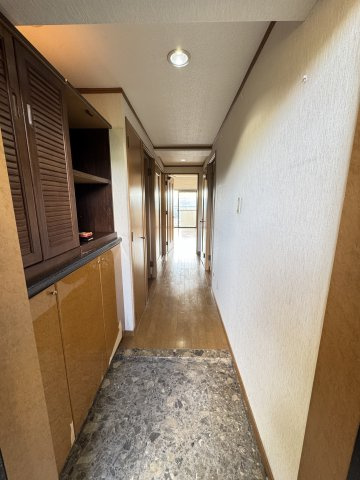 各部屋につながるホール、廊下部分。（引越し前）