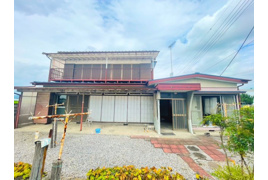 佐野市小中町広々とした庭付き中古住宅の外観