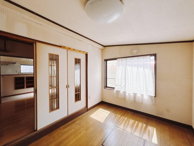 ■洋室｜大きな窓がついています♪陽光たっぷり差し込む空間ライフはいかがですか？
