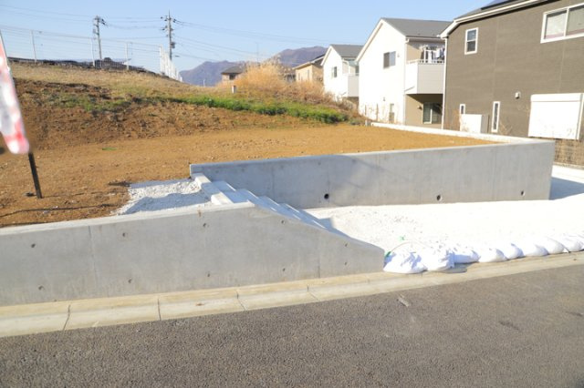 物件の詳細については、現地を見てわかること以外に、役所や法務局などで調べないとわからないことがあります。そのため、現地に行く場合は、もしこの物件を買ったらどのような生活ができるかをイメージしましょう。